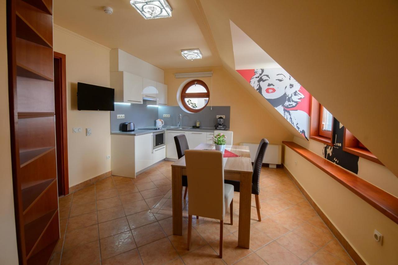 Apartment Hr Apartmanhaz *